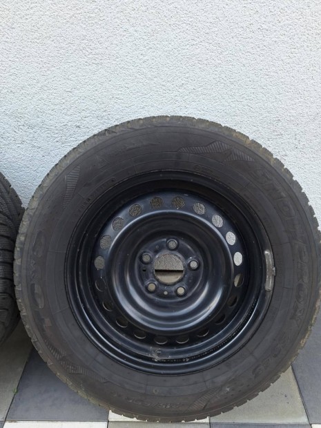 5x114.3 Nissan Renault Dacia 16- os lemezfelni tligumikkal