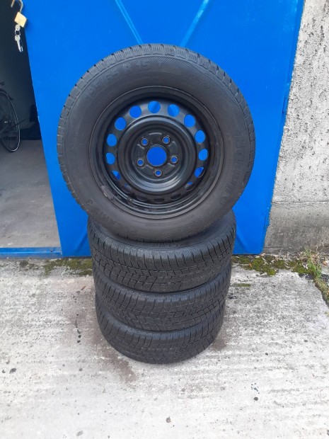 5x114,3 R15 lemezfelni 195/65 R15 Barum téligumival 4db