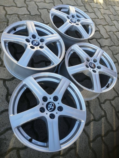 5x114,3 Toyota Corolla, Avensis, Auris, Verso 17" alufelni