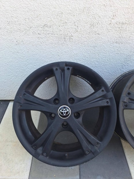 5x114.3 Toyota specifikus fekete 16 col felni Corolla Avensis Auris