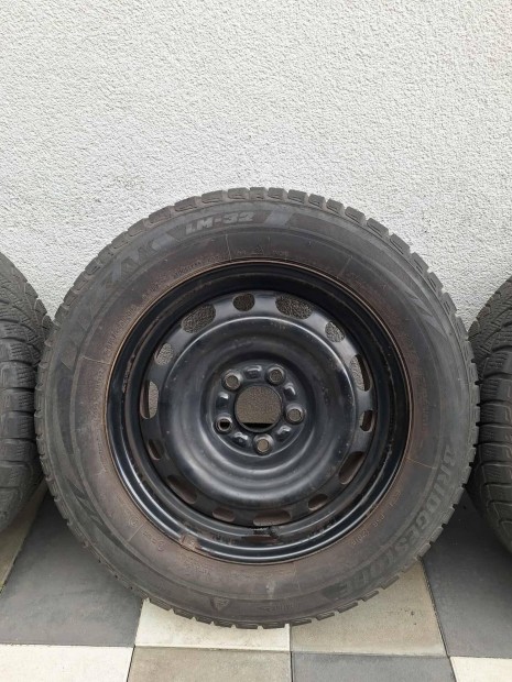 5x114.3 -as 16 colos lemezfelni téligumikkal Mazda Hyundai Kia Mitsubi