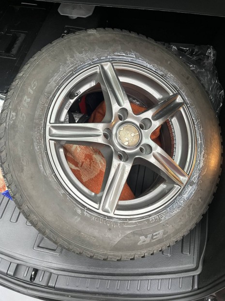 5x114,3 alufelni 195/65R15 tligumival