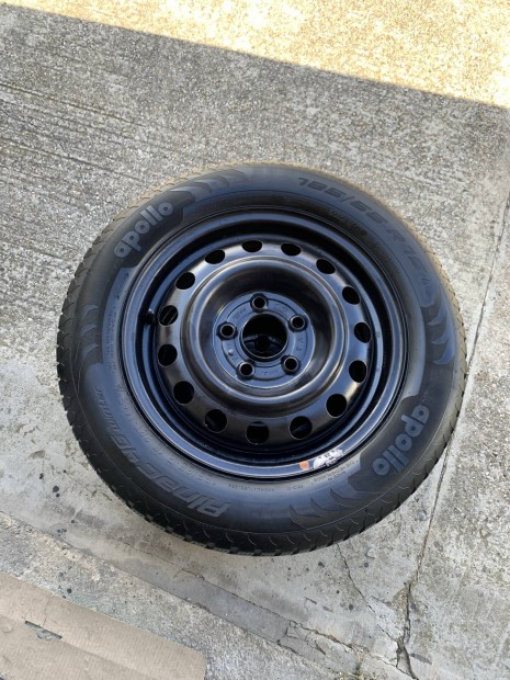 5x114,3-as 15"-os KIA-Hyundai lemezfelni tli gumikkal