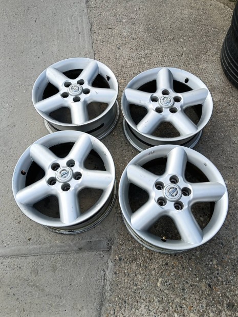 5x114.3 as 16" Gyári Nissan alufelni