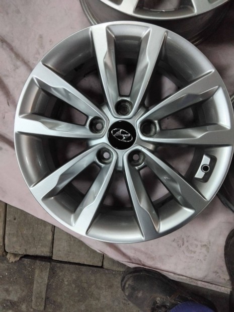 5x114,3 hyundai alufelni 16"-os