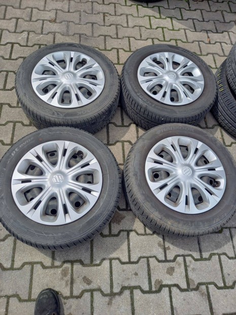 5x114.3 lyukosztású 16" újszerű lemezfelni, rajta 215/60 használt Han