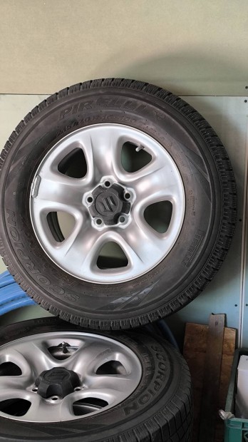 5x114.3 lyukosztású 6,5J 16" használt Suzuki (gyári felni) lemezfelni