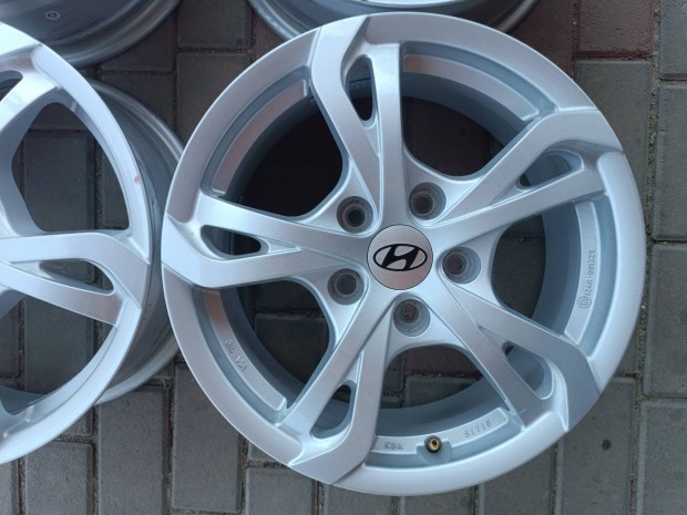 5x114,3 mm 6,5x16" r16 et45 gyári Hyundai,Kia alufelni garnitúra