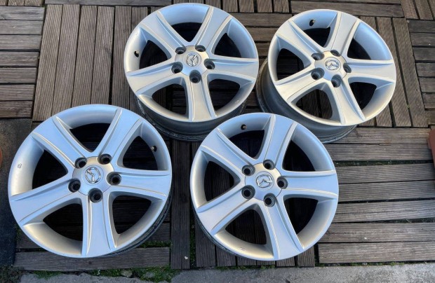 5x114,3 osztókörös 16" Mazda felniszett kitűnő állapotban