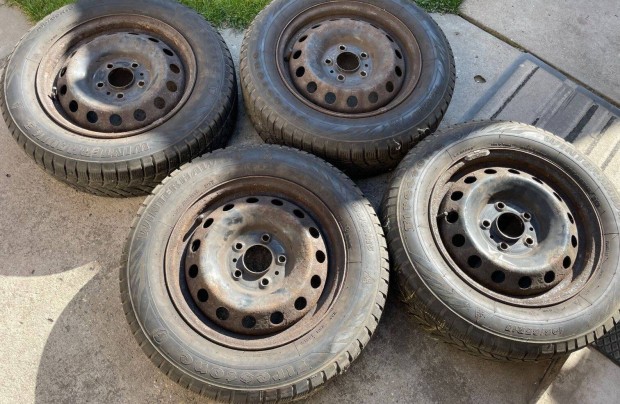 5x114,3 osztókörös lemezfelnik 15" méretben téli gumikkal