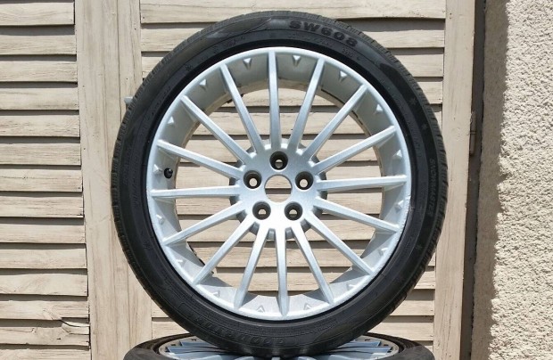 5x98 R17 Alfa Romeo Alufelni nagyon jó gumival 215/45 Fiat Lancia