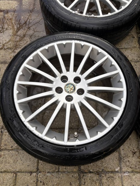 5x98-as 17-es alufelni,j� ny�ri gumikkal. 