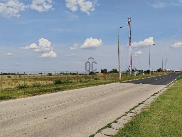 6000 nm-es telek eladó Cegléd
