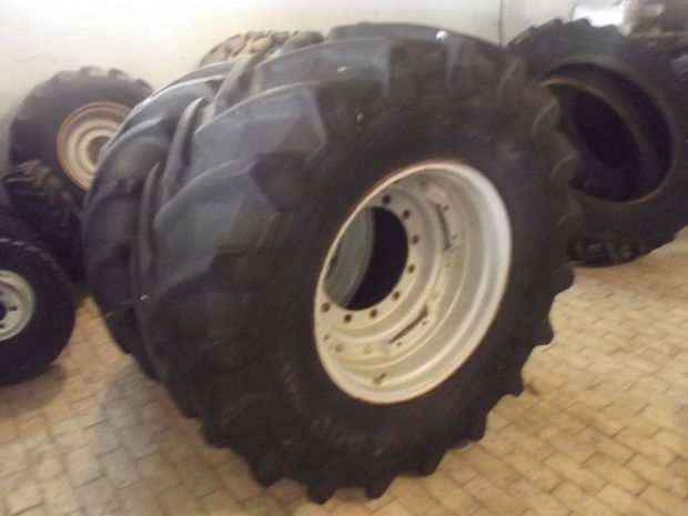 600/70 R 28 Ferguson traktor első szerelt kerék eladó