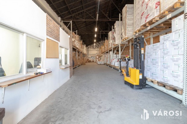 600 m2-es rakt�r polcrendszerrel, irod�val, mosd�val kiad�