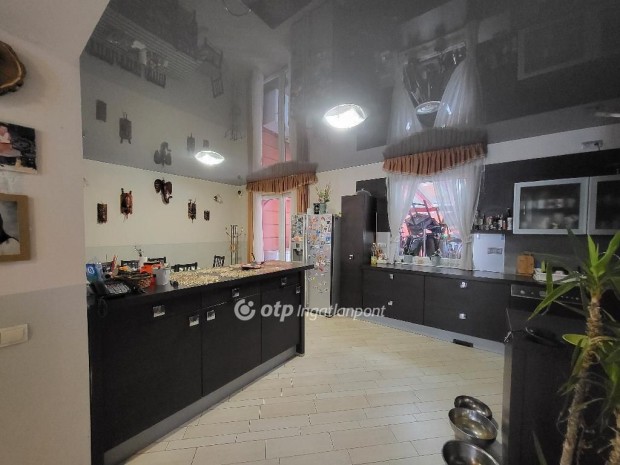 600 nm-es h�z elad� Si�fok