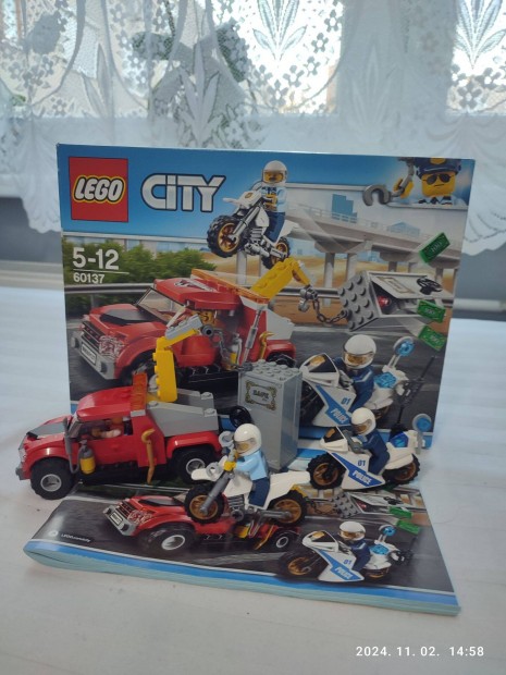 60137-LEGO City - Bajba kerlt vontat