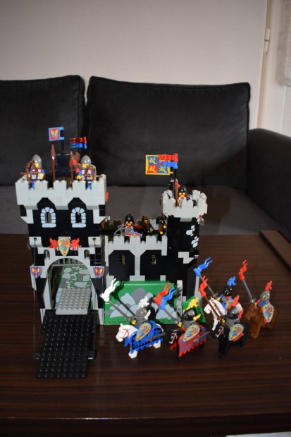 6086 + 6009 Lego Black Knight's Castle szettek eladk