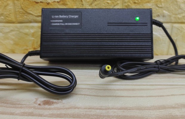 60V67.2V 3A 16S lítium akkutöltő A-B-C-D-E csatlakozós kerékpár moped