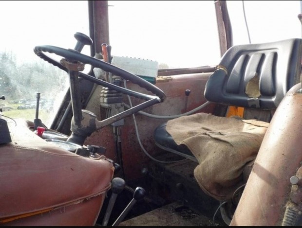 60-79 LE-s traktor 1984