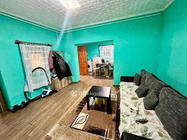 60 nm-es h�z elad� J�szap�ti