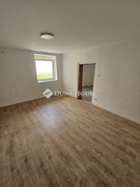 60 nm-es h�z elad� �jpetre