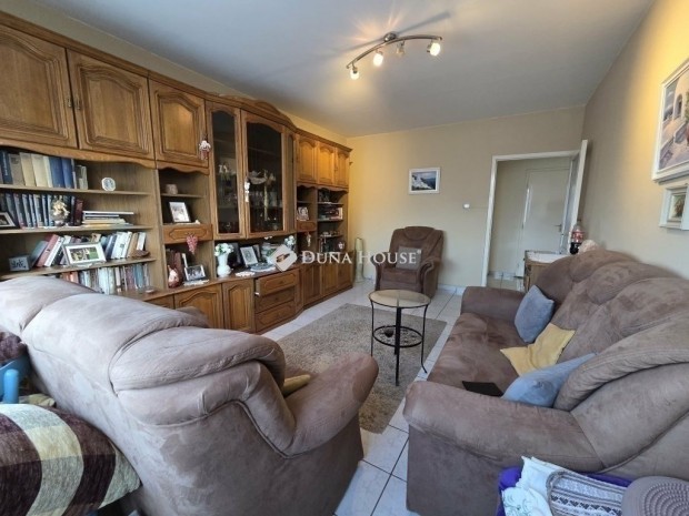 60 nm-es lak�s elad� Szeged