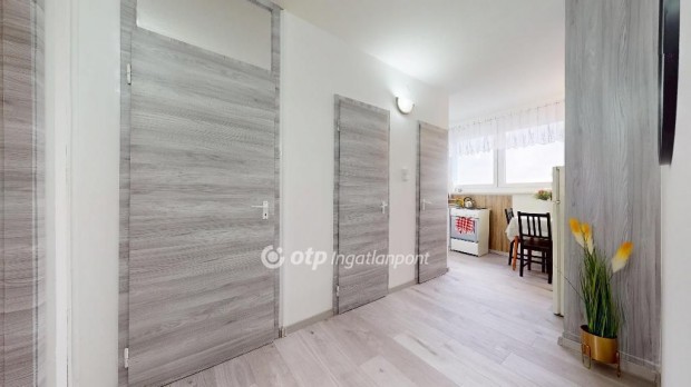 60 nm-es lak�s elad� Tisza�jv�ros