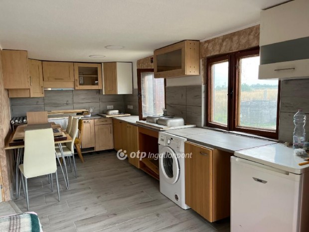 615 nm-es telek elad� Kisk�re