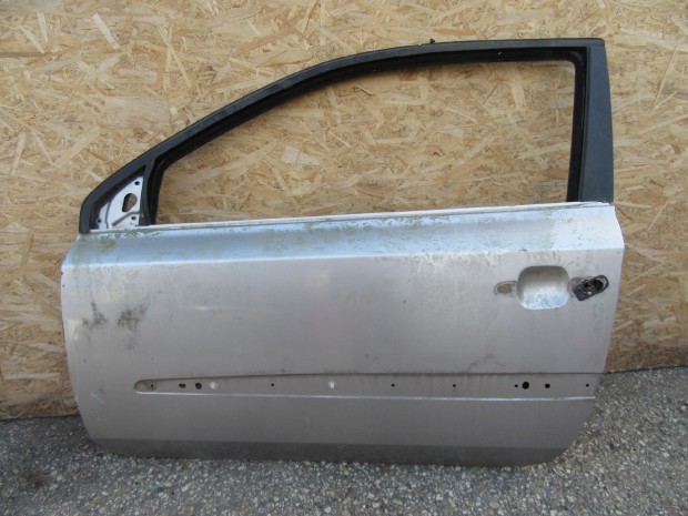 61871 Fiat Stilo 3 ajtós, ezüst színű bal oldali ajtó, a képen