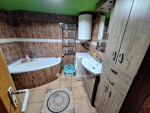 61 nm-es h�z elad� Tiszaigar