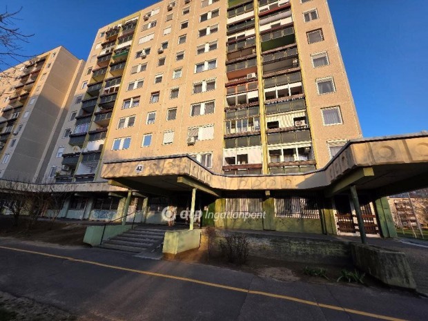 61 nm-es lak�s elad� Debrecen