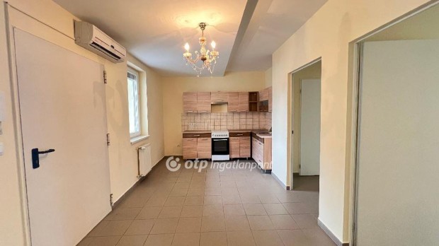 61 nm-es lak�s elad� Eger