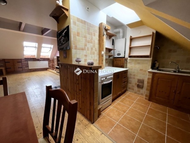 61 nm-es lak�s elad� Kecskem�t