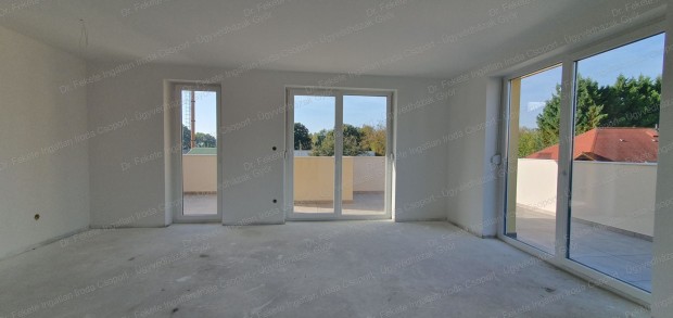 62,39 nm-es teraszos, exkluz�v ingatlan Kom�romban