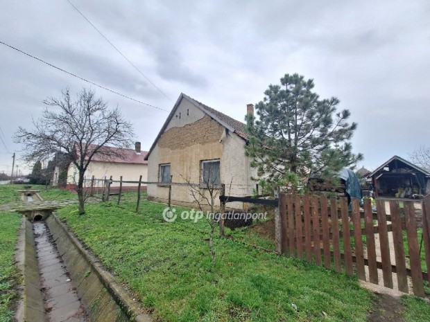 62 nm-es h�z elad� S�rr�tudvari