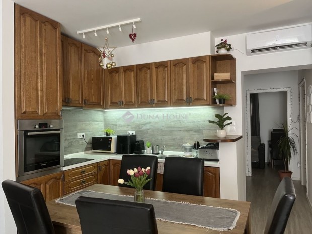 62 nm-es lak�s elad� Sz�zhalombatta