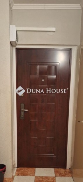 62 nm-es lak�s elad� Sz�kesfeh�rv�r