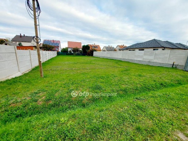 630 nm-es telek elad� Fels�zsolca