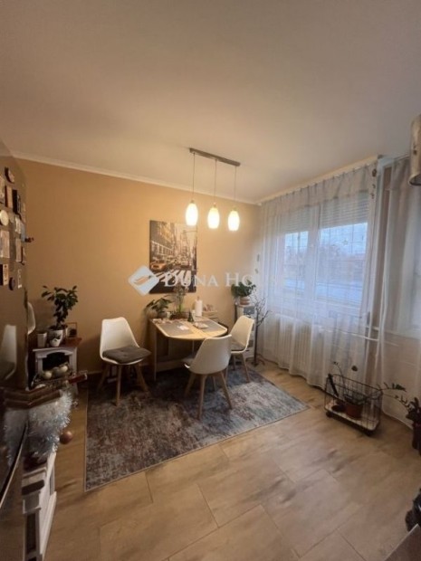 63 nm-es lak�s elad� Ajka