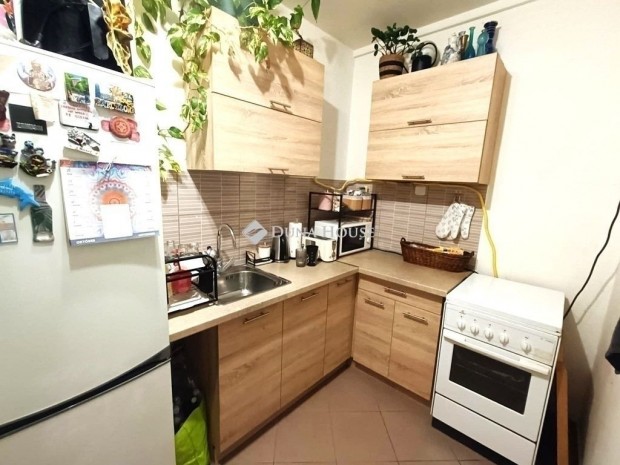 63 nm-es lak�s elad� Kecskem�t