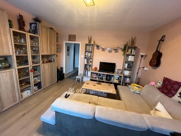 63 nm-es lak�s elad� Mosonmagyar�v�r