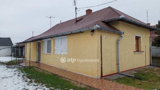 64 nm-es h�z elad� Berekf�rd�