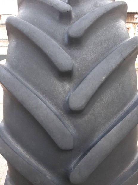 650/65 R42 kombjn traktor mezgazdasgi gumi