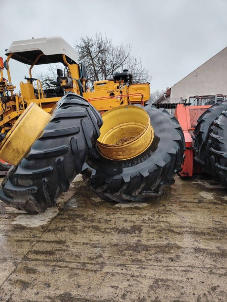 650/85R38 Ikerker�k Michelim gumival szerelve, kapcsokkal