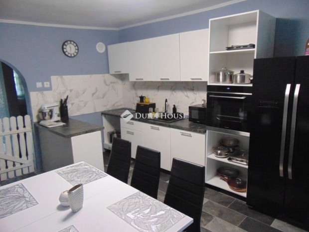 65 nm-es lak�s elad� Szentl�rinc