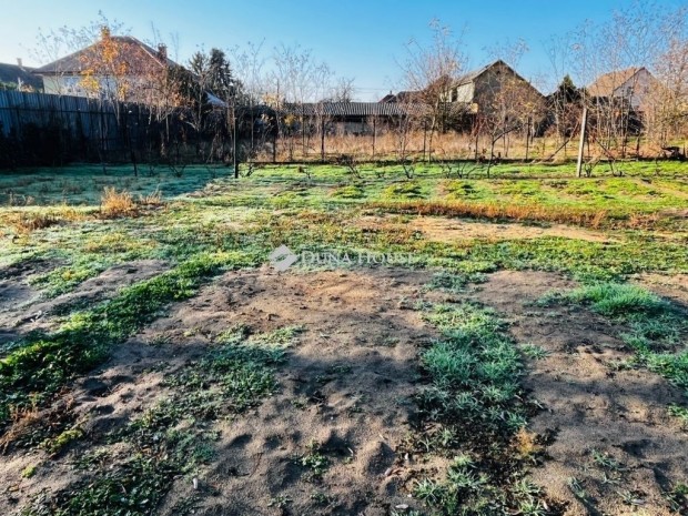 660 nm-es telek elad� T�pi�szecs�