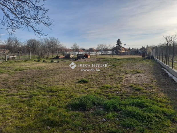 66 nm-es h�z elad� J�szf�nyszaru