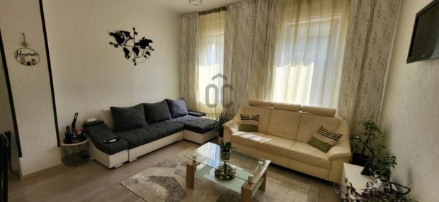 66 nm-es h�z elad� Vecs�s