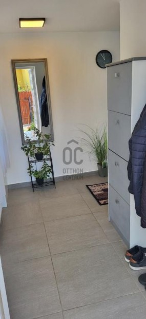 66 nm-es h�z elad� Vecs�s